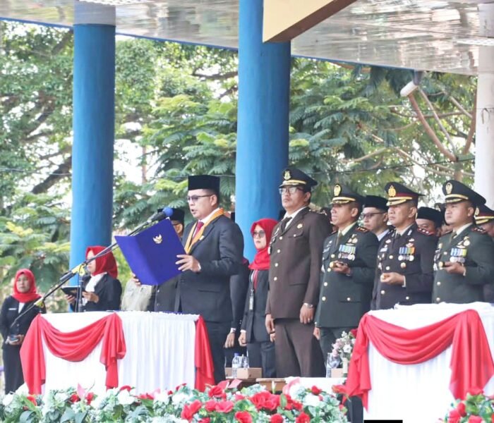 Ketua DPRD Anton Yondra Pimpin Pembacaan Proklamasi HUT RI di Tanah Datar