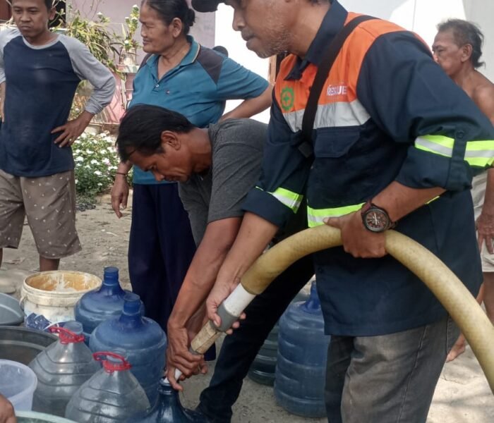 Orange Rescue Salurkan Air Bersih Untuk Warga Terdampak Kekeringan di Bekasi
