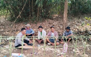 Cegah Kebakaran Lahan, Bhabinkamtibmas Polsek Cibatu Sosialisasikan Layanan Polri 110