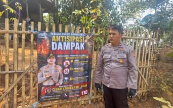 Waspada Kemarau Panjang, Polsek Sukasari Pasang Banner Imbauan Cegah Kebakaran Hutan dan Lahan