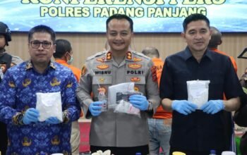 Kapolres Padang Panjang AKBP Wisnu Hadi Pimpin Ekspos Kasus Sabu Aia Angek