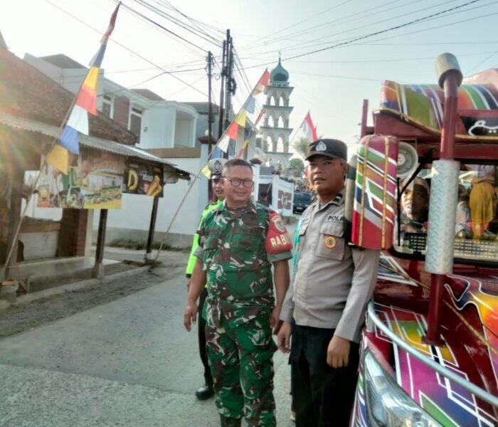 Sinergitas TNI-Polri Kawal Kirab di Ponpes Al Gojali Plered, Pastikan Kegiatan Masyarakat Berjalan Aman