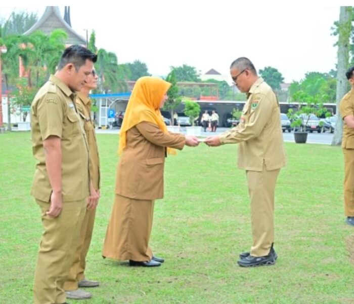 Prestasi ASN Sumbar Diguyur Apresiasi, Sekda Tekankan Profesionalitas Pelayanan