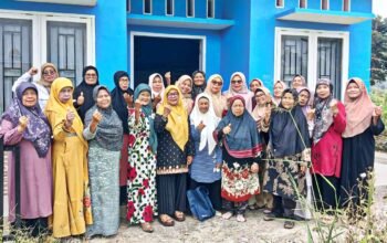 Anggota DPRD Tanah Datar Mulyani Dengar dan Berbagi Bersama Lansia Paninjauan