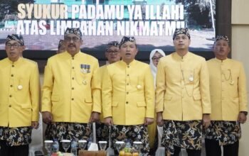 PNS 156 di Anugerahkan Satyalancana Karya Satya Bupati Sukabumi Drs. H. Asep Japar, M.M., Terus Berikan Layanan Terbaik Kepada Masarakat