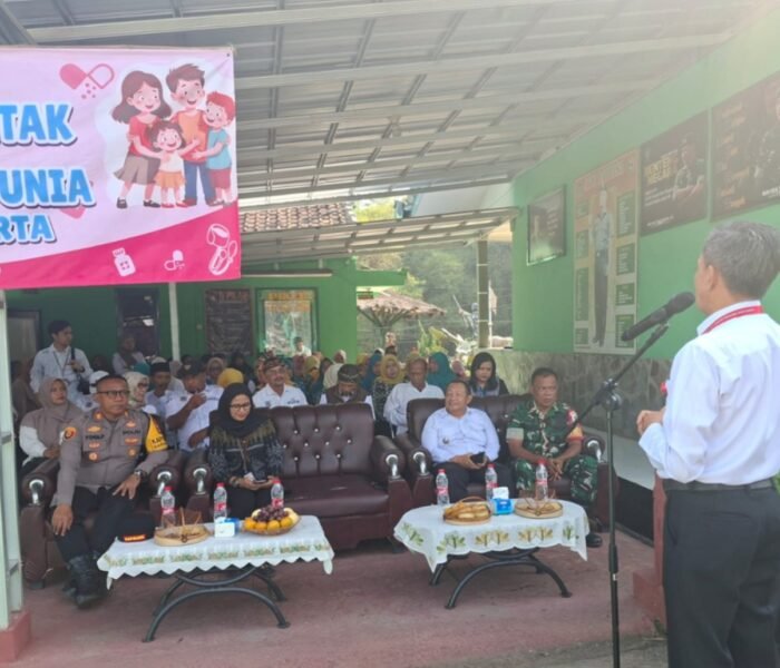 Percepat Penurunan Stunting, Kapolsek Darangdan Hadiri Pelayanan KB Serentak
