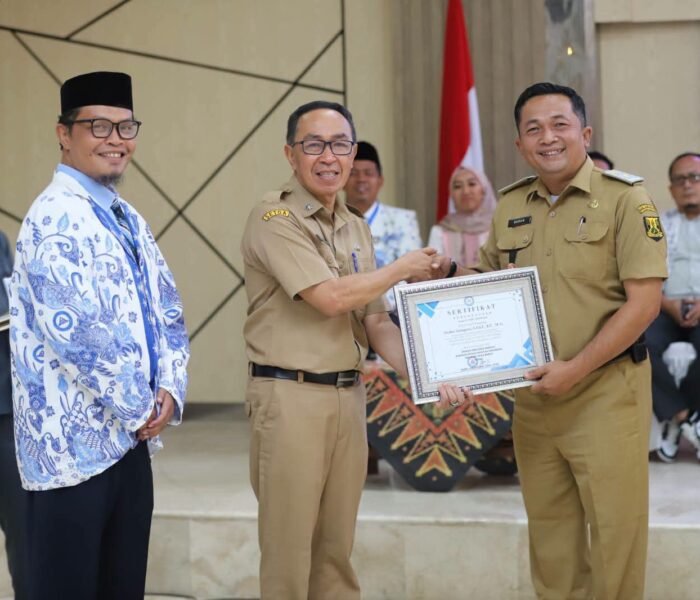 Pengukuhan Pengurus Aksi Sekda H. Ade Suryaman, S.H., M.M., Aksi Perkuat Prfesionalisme Guru dan Kepala Sekolah