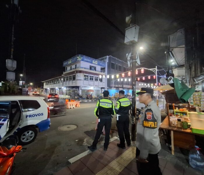 Nobar Berakhir, Pengamanan Berlanjut: Polisi Pastikan Jalur Purwakarta Tetap Aman