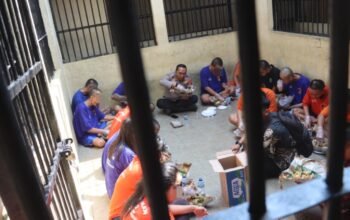 Kapolres Purwakarta Cek Rutan dan Makan Bersama Tahanan, Pastikan Pengawasan Berjalan Humanis