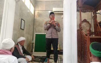Jum’at Keliling di Masjid Agung Baing Yusuf, Kapolres Purwakarta Ajak Jamaah Bersama Jaga Kamtibmas