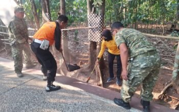 NGOSREK di Pasar Sasagaran, Polsek Bungursari Bersama Muspika Bersihkan Saluran Air Jelang Musim Hujan