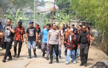 Gempungan Kapolres Purwakarta Bersama Pemuda Pancasila, Bersihkan Sungai dan Tebar Benih Ikan