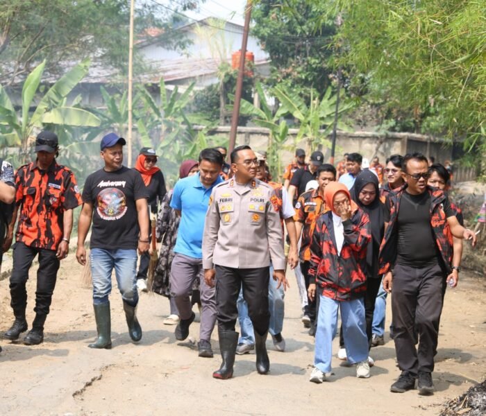 Gempungan Kapolres Purwakarta Bersama Pemuda Pancasila, Bersihkan Sungai dan Tebar Benih Ikan