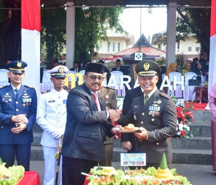 Peringatan Upacara HUT TNI Ke- 81 Bupati Sukabumi Drs. H. Asep Japar, M.M., Momentum Kuatkan Sinergritas TNI dan Masyarakat