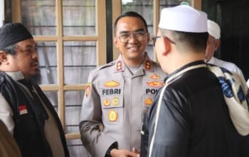 Kapolres Purwakarta Kedepankan Pendekatan Humanis Saat Amankan Aksi Aliansi Masyarakat