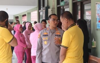 Kapolres Purwakarta Jenguk Istri Kasat Binmas di RSUD Bayu Asih, Wujud Kepedulian dan Kebersamaan