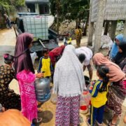 Polsek Plered Salurkan 1.000 liter Air Bersih untuk Warga