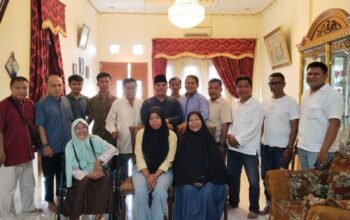 Ketua DPW V SAS Jakarta (Jabar) dan Banten H. Asrizal Menyerahkan Bantuan Dana Sosial Se- Indonesia Terhadap Warga SAS Korban Kebakaran Rawa Mangun