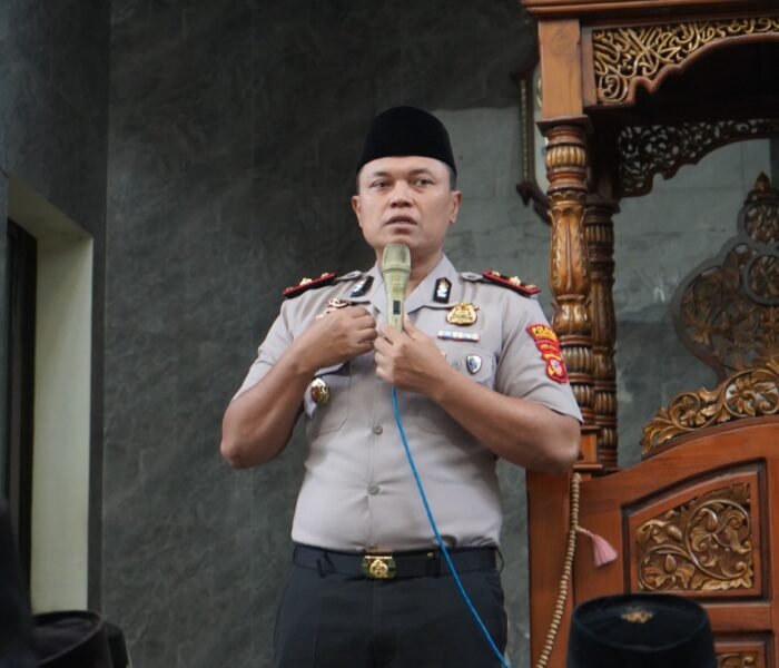 Jum’at Keliling di Purwakarta, Wakapolres Ajak Orang Tua Awasi Remaja dan Cegah Curanmor