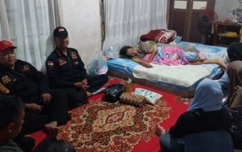 Wujud Kepedulian Sesama, GRIB Jaya Lima Puluh Kota Jenguk Warga Sakit di Limbanang