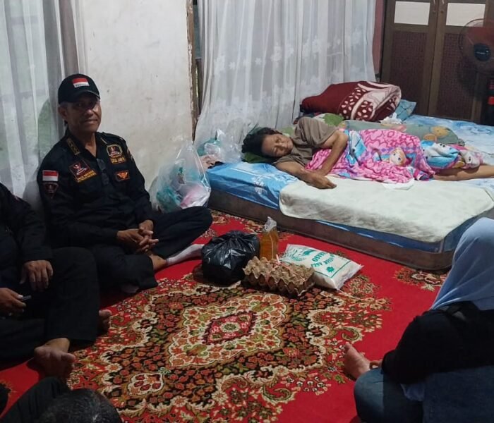 Wujud Kepedulian Sesama, GRIB Jaya Lima Puluh Kota Jenguk Warga Sakit di Limbanang