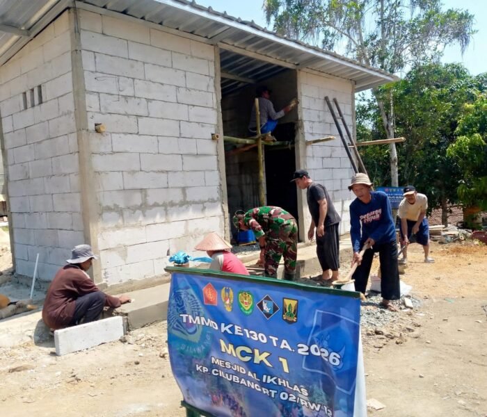 Semangat Pengabdian Tak Pernah Surut, Satgas TMMD ke-130 Kodim 0622/Kab. Sukabumi Genjot Pembangunan MCK Titik Pertama Hingga 45 Persen