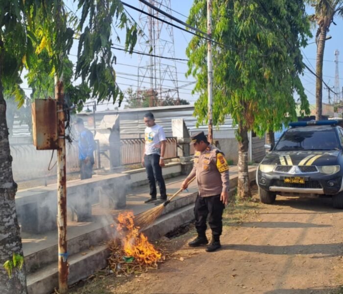 Polsek Maniis Bersama Kecamatan Gelar Jumat Bersih, Dukung Program Green Policing