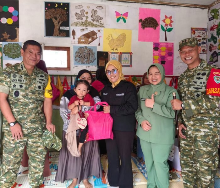 Senyum Anak-Anak PAUD Mawar X Warnai Kunjungan Tim Wasev TMMD ke-130, Kades Mekarjaya Sampaikan Apresiasi