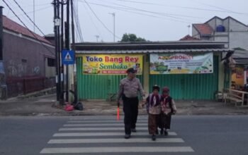 Berangkat Sekolah Disambut Polisi, Pulang Membawa Cerita!