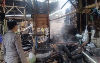Polsek Bojong Cek Lokasi Kebakaran Gudang Pembuatan Aci Karung di Bojong Timur