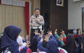 Tanamkan Kesadaran Tertib Berlalu Lintas Sejak Dini, Satlantas Polres Purwakarta Ajak Siswa SD Negeri 3 Ciseureuh Belajar Bersama