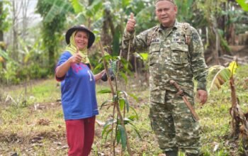 Wujudkan Program Unggulan Kasad Bersatu Dengan Alam, Satgas TMMD ke-130 Kodim 0622 Kab. Sukabumi Tanam 500 Pohon Untuk Masa Depan Desa